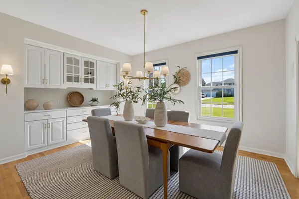 1015 W Cove LN, Minnetrista, MN 55364