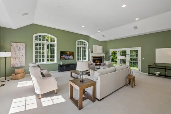 1015 W Cove LN, Minnetrista, MN 55364