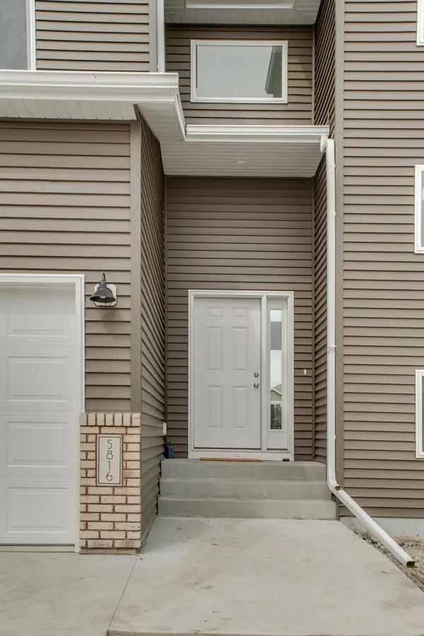 5816 James DR W, West Fargo, ND 58078