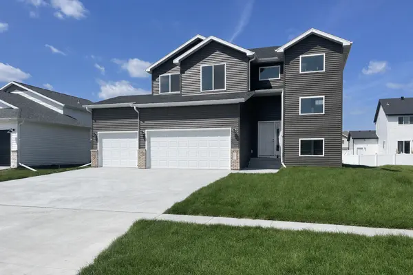 5816 James DR W, West Fargo, ND 58078