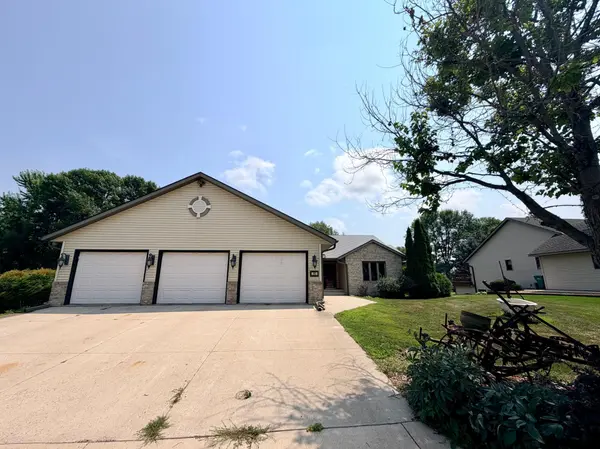 141 Fairlawn AVE E, Winsted, MN 55395
