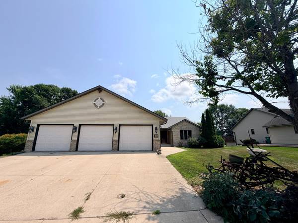 141 Fairlawn AVE E, Winsted, MN 55395