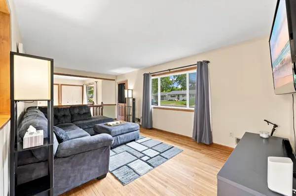 2107 Shale LN, Eagan, MN 55122