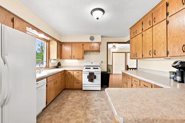 2107 Shale LN, Eagan, MN 55122