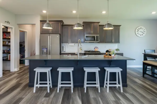 1237 Maple LN, Carver, MN 55315