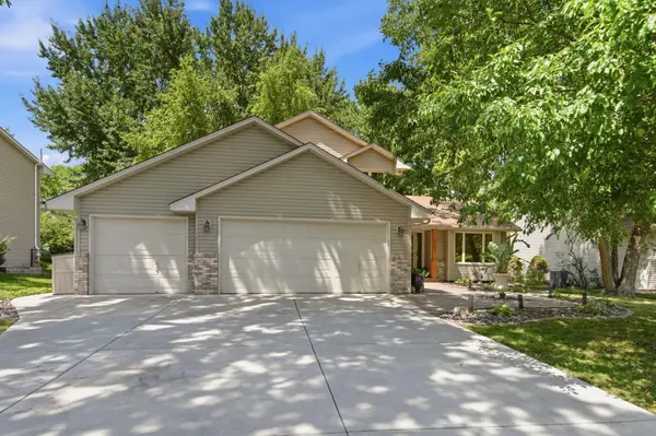 5604 Lone Oak DR, Savage, MN 55378