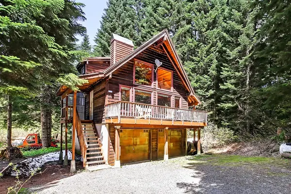 8 Snowshoe LN, Snoqualmie Pass, WA 98068