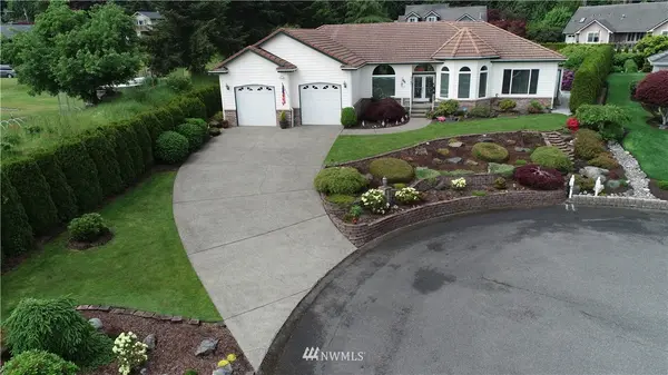 8169 Pristine Beach LN SE, Port Orchard, WA 98367