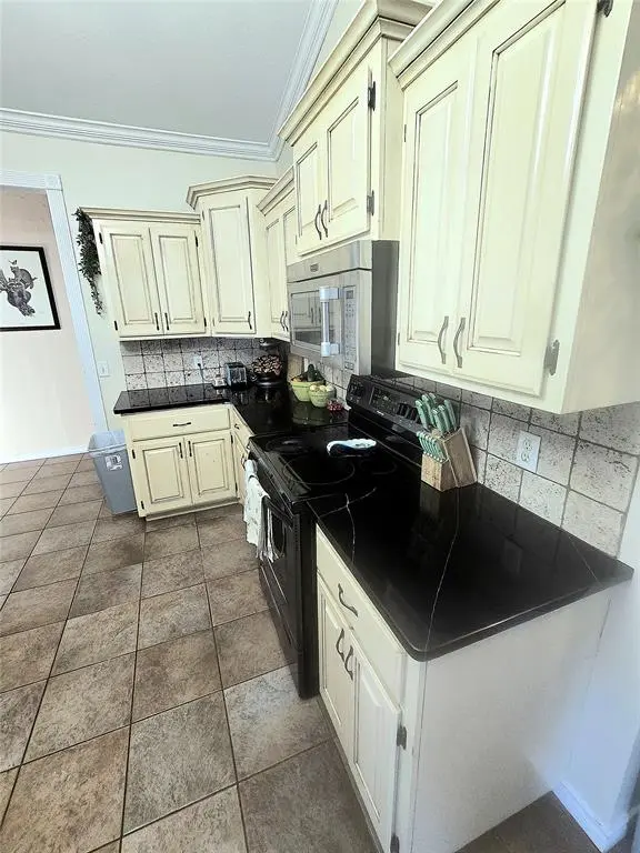 2913 Hunter Pointe, Altus, OK 73521