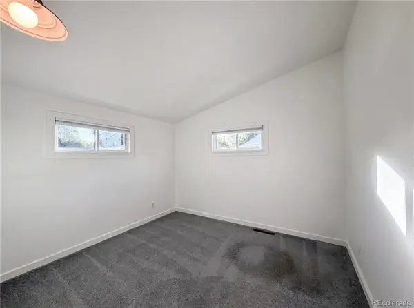 433 Sunnyside LN, Longmont, CO 80504