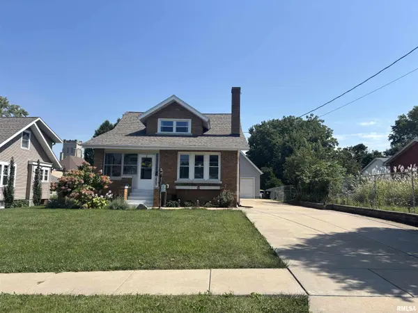 209 S MARKET ST, Washington, IL 61571
