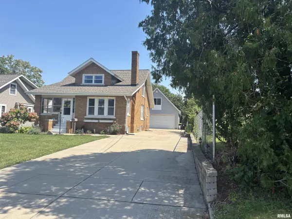 209 S MARKET ST, Washington, IL 61571