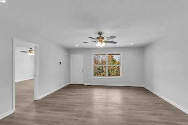 53 Sunset Falls Rd, Tullahoma, TN 37388