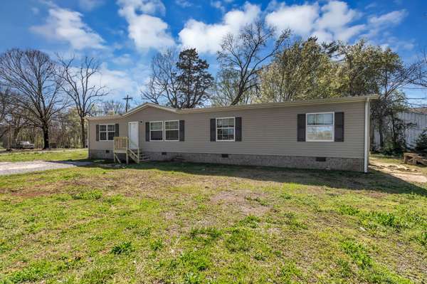 201 England St #W, Cowan, TN 37318