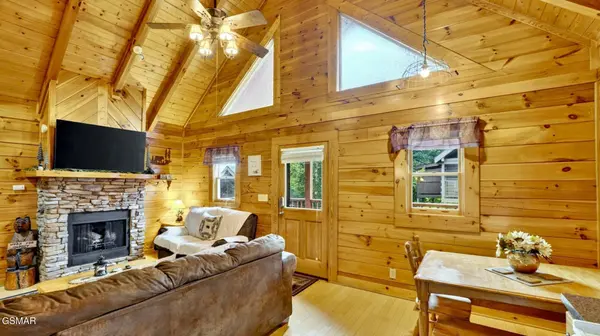 208 Moose Ridge Way, Pigeon Forge, TN 37863