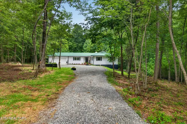 41 Jump Off Pl Place, Monterey, TN 38574