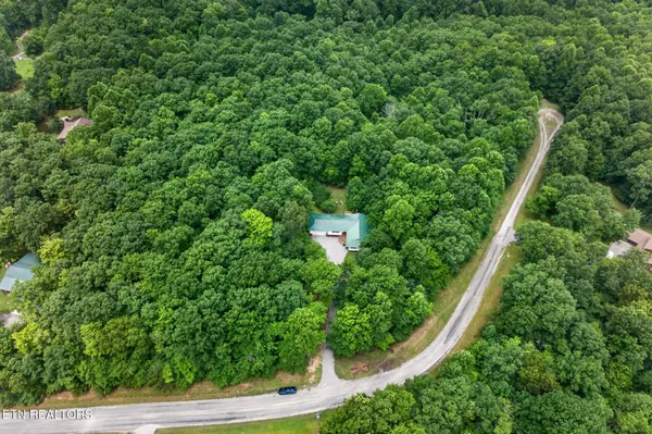 41 Jump Off Pl Place, Monterey, TN 38574
