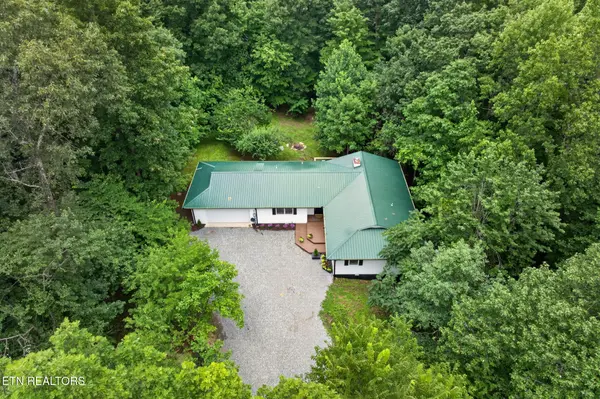 41 Jump Off Pl Place, Monterey, TN 38574