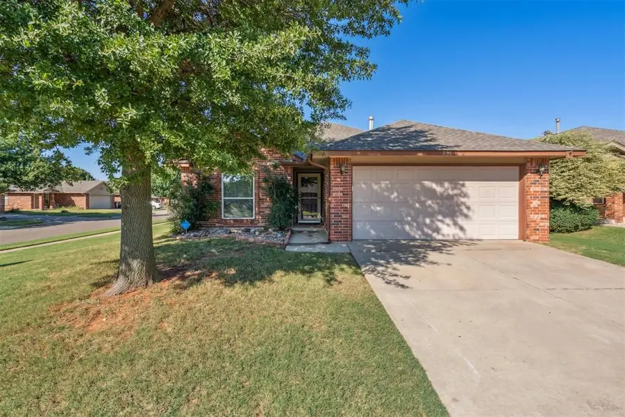 521 Apache Gate DR, Yukon, OK 73099