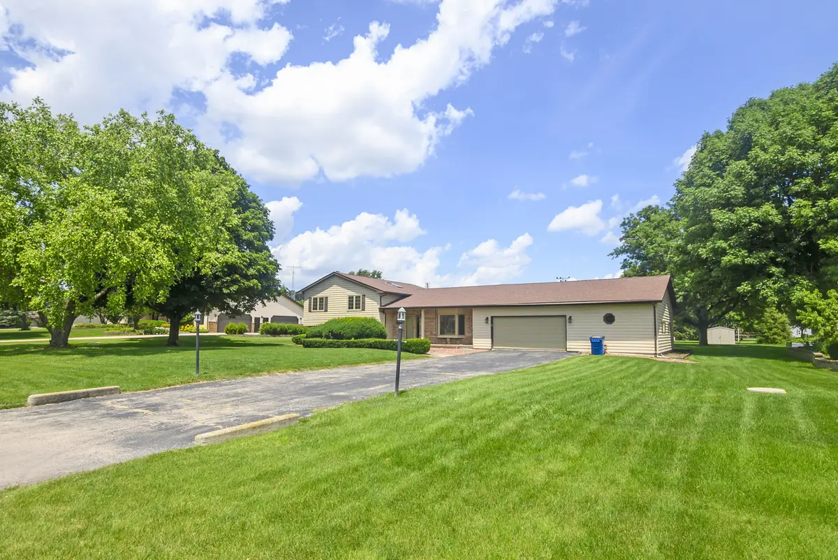 24662 W Red Oak LN, Shorewood, IL 60404