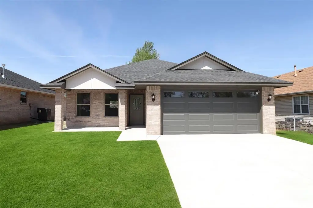 10305 1/2 Saint Patrick DR, Midwest City, OK 73110