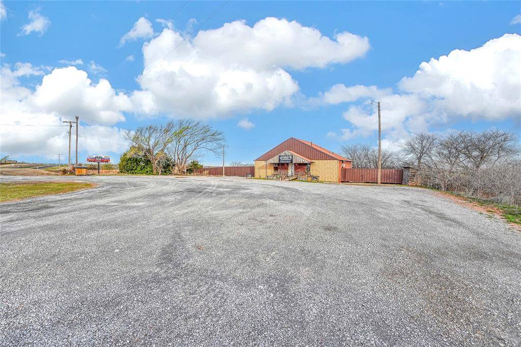 22203 N Frontage RD, Clinton, OK 73601