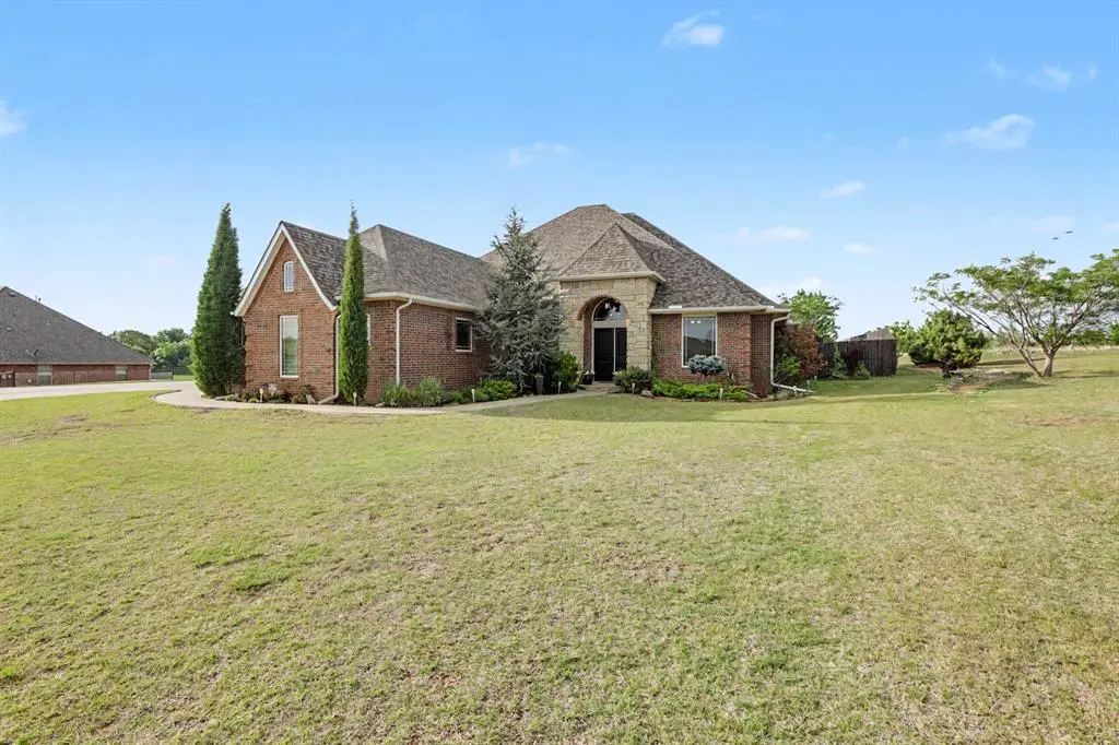 301 Meadow Lark LN, Blanchard, OK 73010