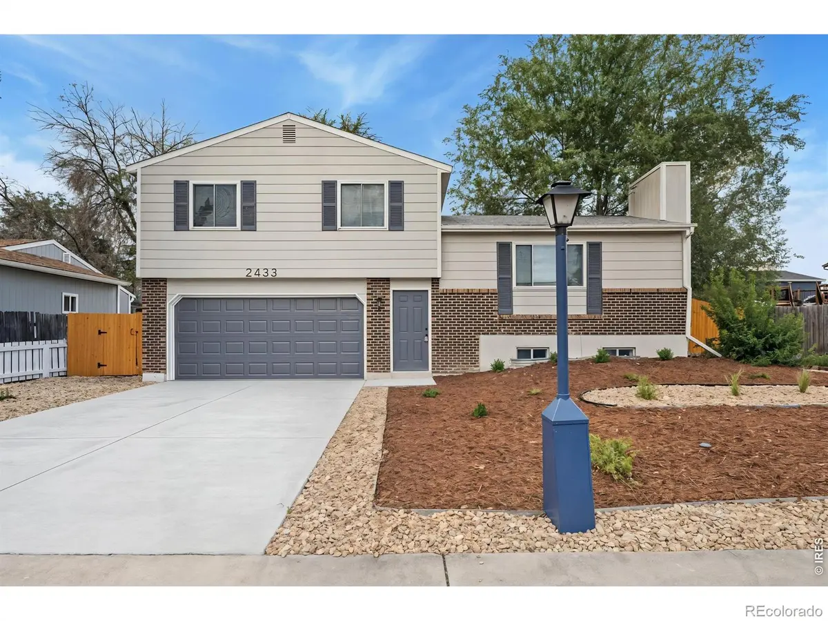 2433 Sunset DR, Longmont, CO 80501