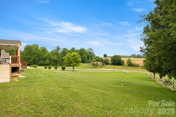 30 Countryside DR, Hendersonville, NC 28792