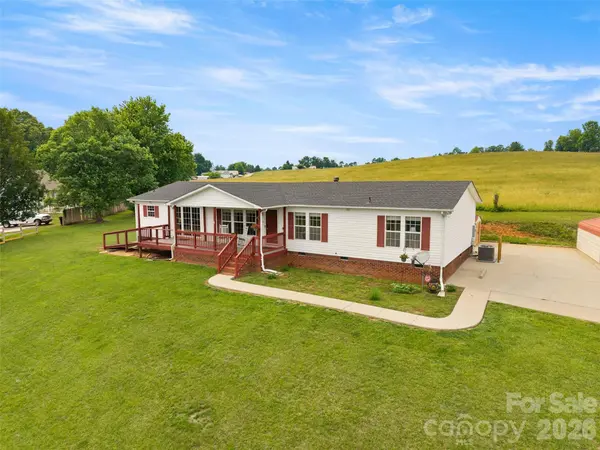 30 Countryside DR, Hendersonville, NC 28792