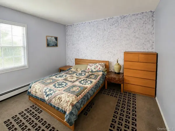 7 Roberts LN, Cedarhurst, NY 11516