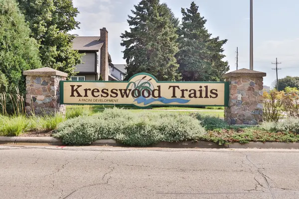 510 Kresswood DR, Mchenry, IL 60050