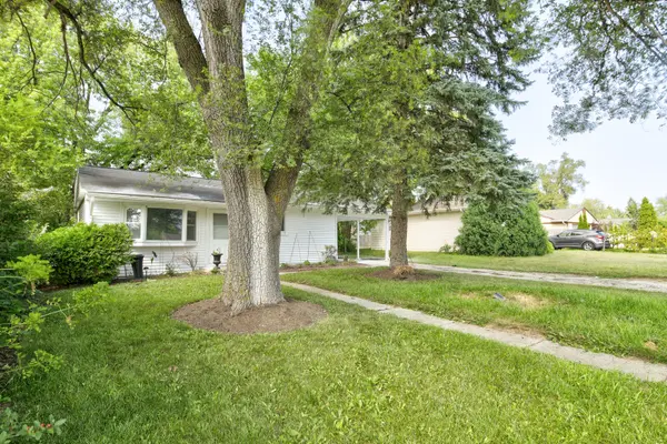 112 Green LN, Carpentersville, IL 60110