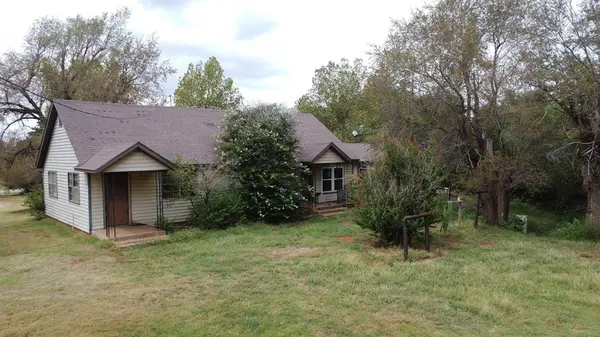 12004 N 2110 RD, Dill City, OK 73641