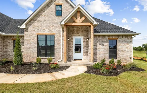 2442 Canyon CIR, Blanchard, OK 73010