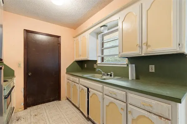 613 W Greenwood CT, Mustang, OK 73064
