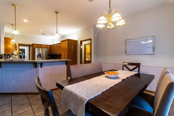 1317 Washington CIR, Moore, OK 73160