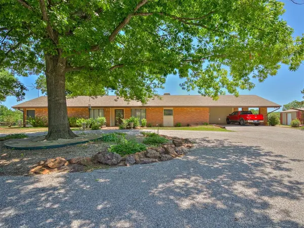 4200 E Cedar LN, Noble, OK 73068