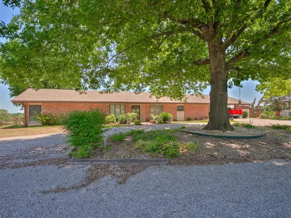 4200 E Cedar LN, Noble, OK 73068