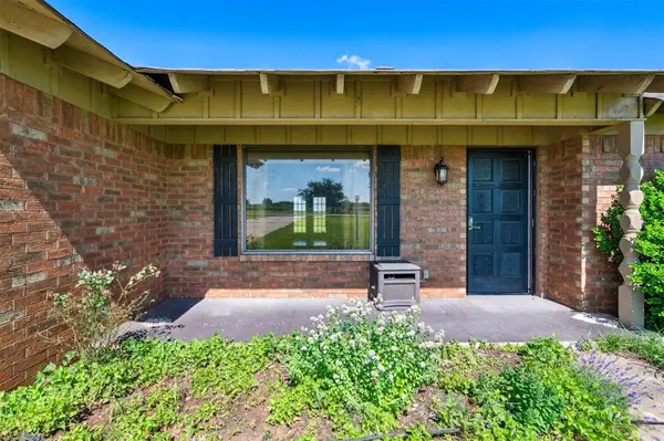 1500 S Railroad, Marlow, OK 73055