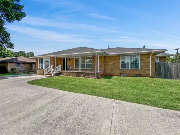 521 E Broadway ST, Lexington, OK 73051