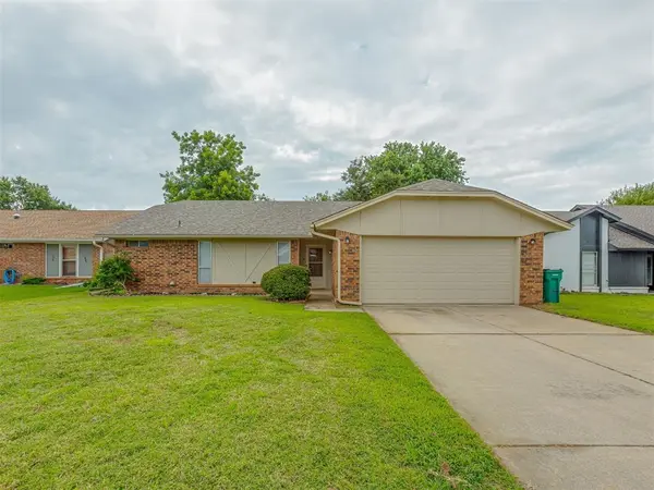 10428 Fairfax LN, Yukon, OK 73099