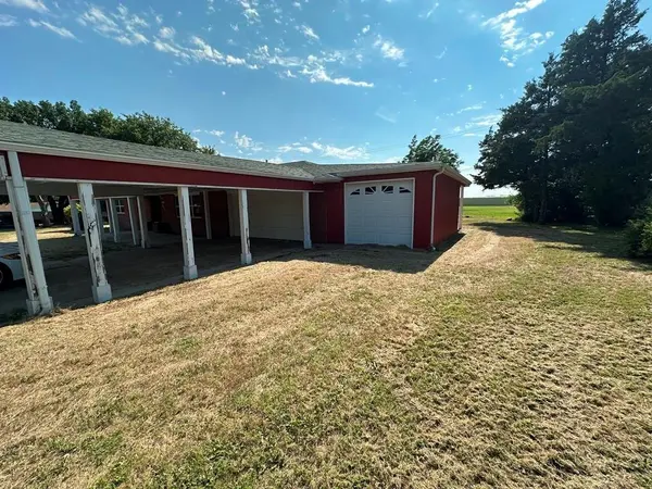 911 N Elm ST, Mooreland, OK 73852