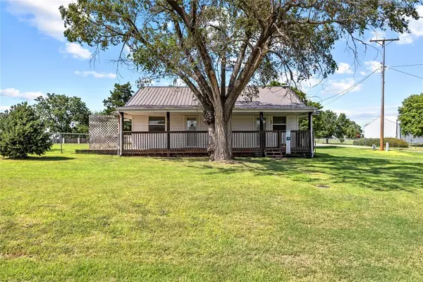 409 W 6th ST, Bessie, OK 73622