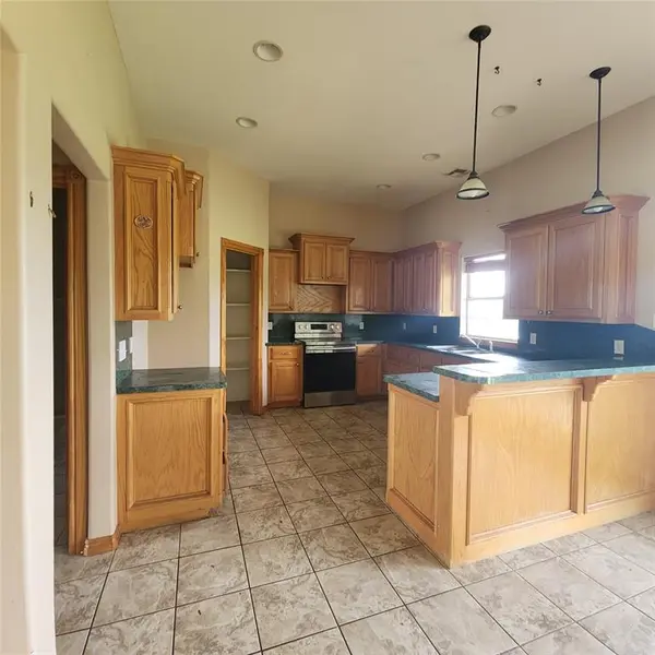 1378 Heartwood DR, Blanchard, OK 73010