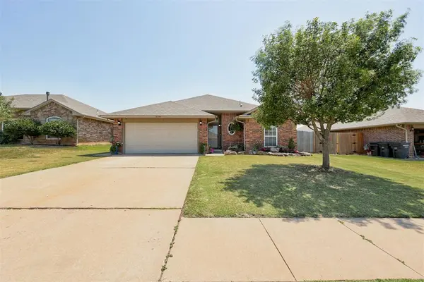 608 Manhattan DR, Moore, OK 73160