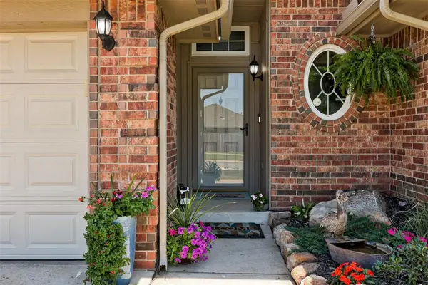 608 Manhattan DR, Moore, OK 73160