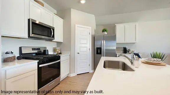 10225 NW 28th TER, Yukon, OK 73099