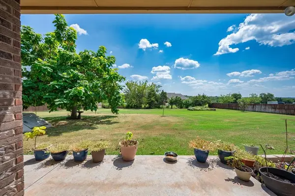 1633 Twin Spires TRL, Guthrie, OK 73044