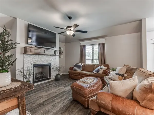 908 Dahlia LN, Noble, OK 73068